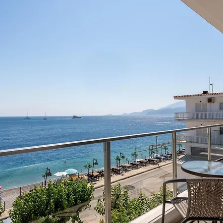 Blue Krathis - Luxury Seafront Διαμέρισμα Παραλία Ακράτας