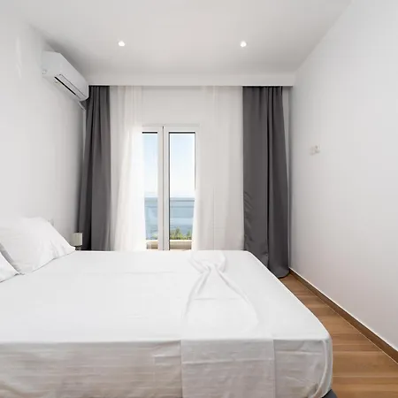 Blue Krathis - Luxury Seafront *